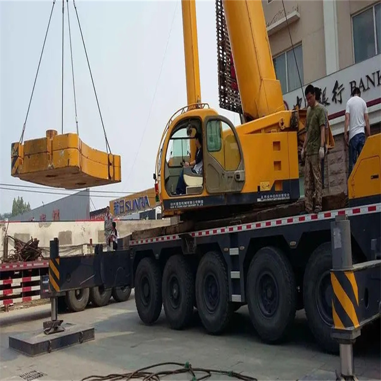 洋浦经济开发区当地吊车出租|机器吊装|75吨|工厂搬迁服务